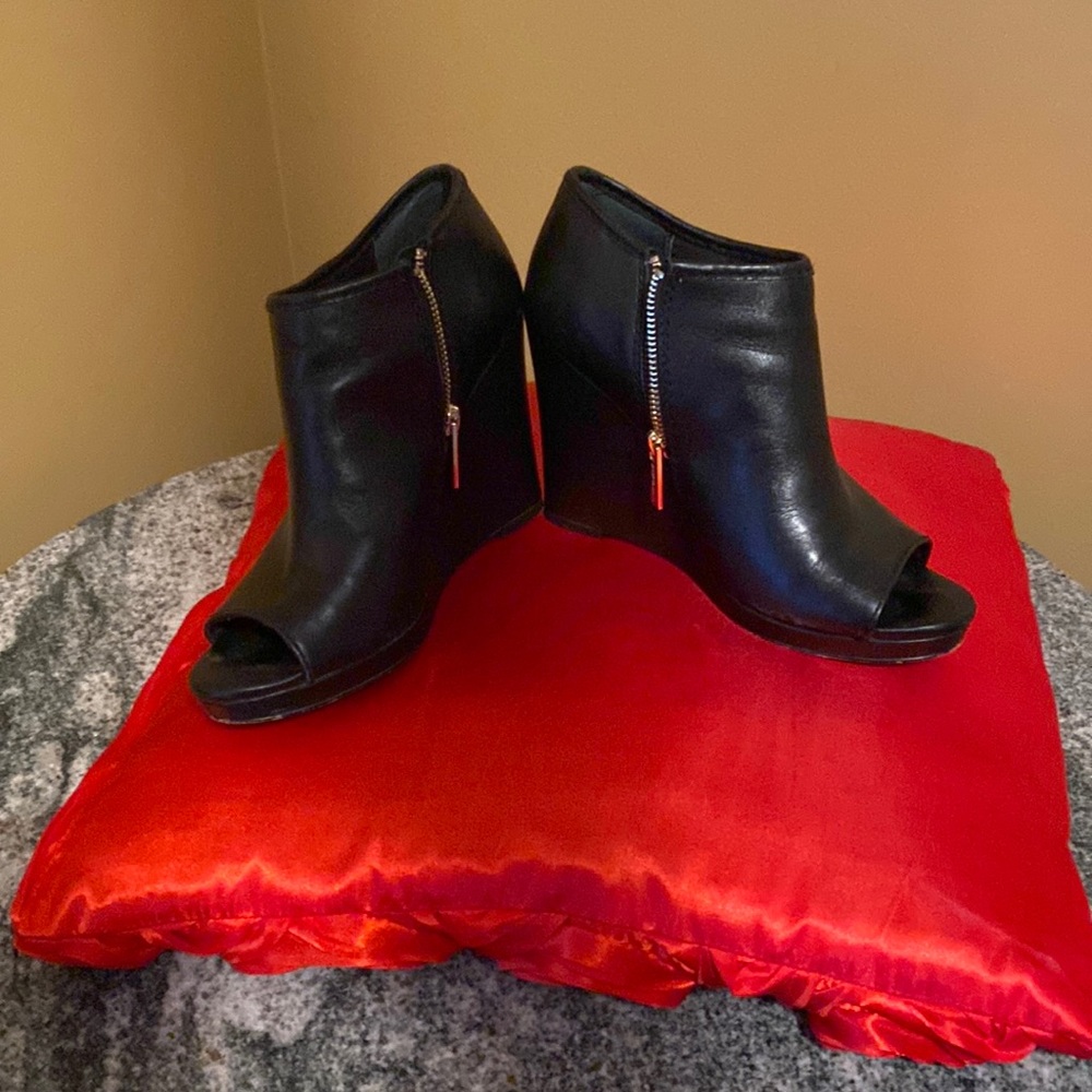 BCBG black toeless booties in leather, size 8..scuffs on back please view photos
